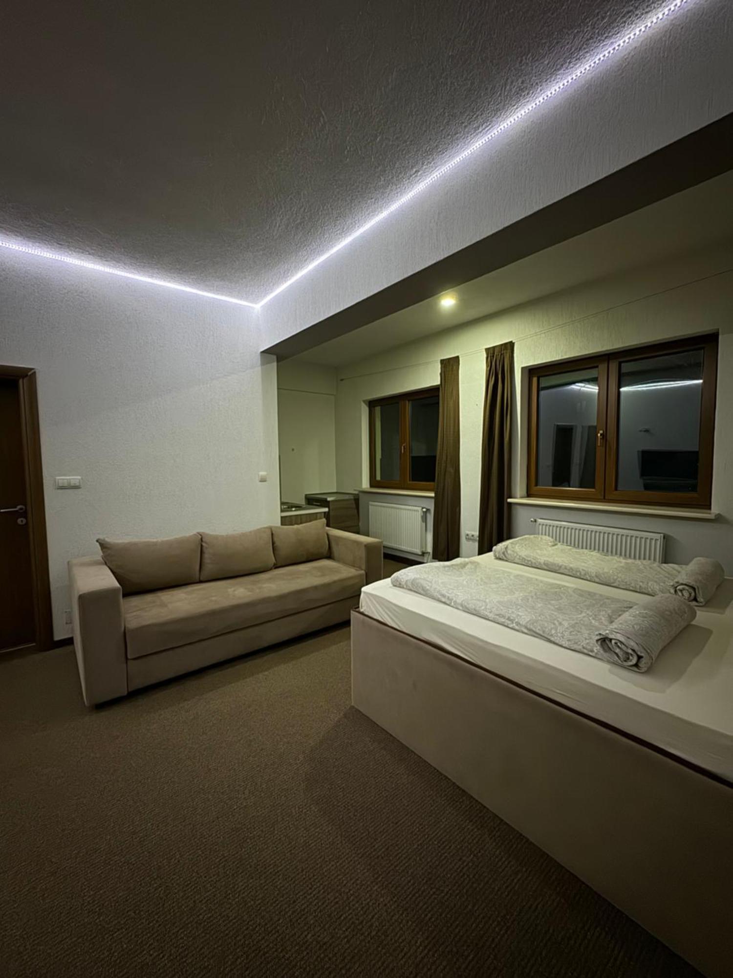 Hillside Hostel *